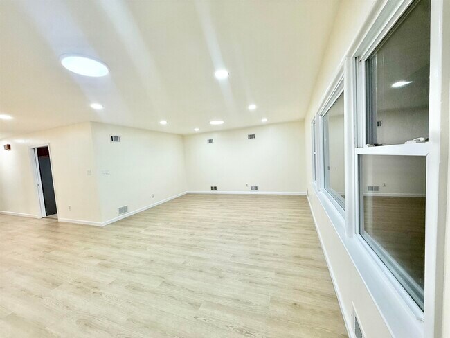 Building Photo - 588 Avenue A