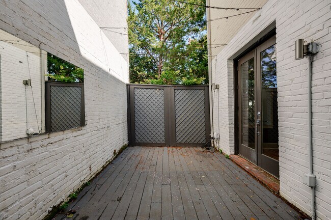 Building Photo - 938 O St NW