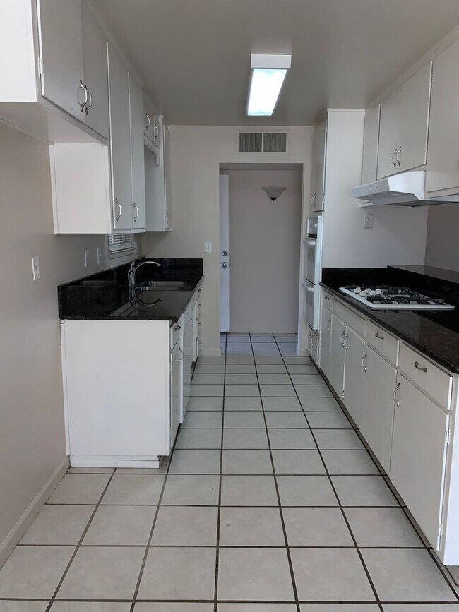 Building Photo - 1521 Clevenger Dr