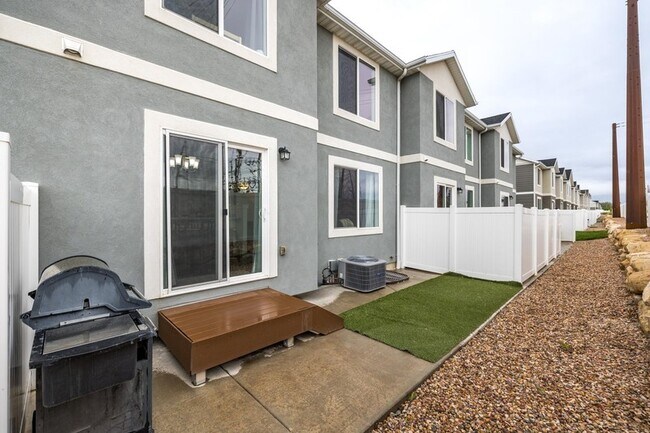 Building Photo - 318 Wren Hill Ln