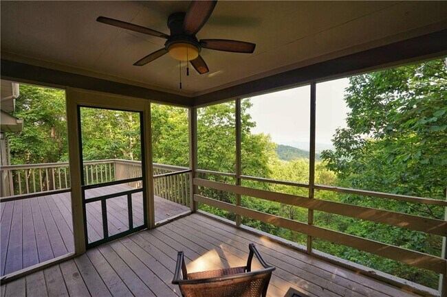 Building Photo - 127 Columbine Dr