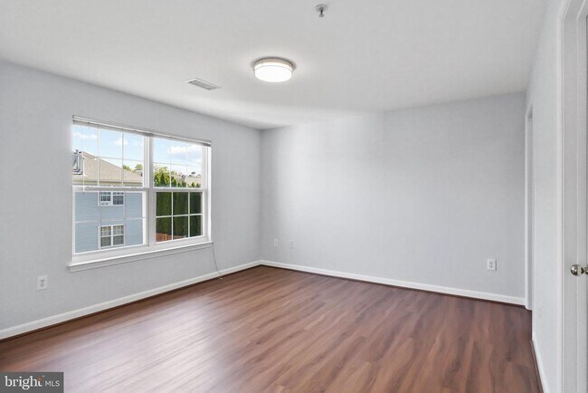 Building Photo - 513 Constellation Square SE
