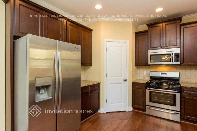 Building Photo - 1313 Invermere Dr SE