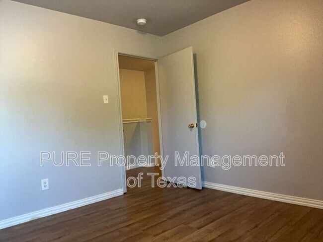 Building Photo - 246 Marvin Cove