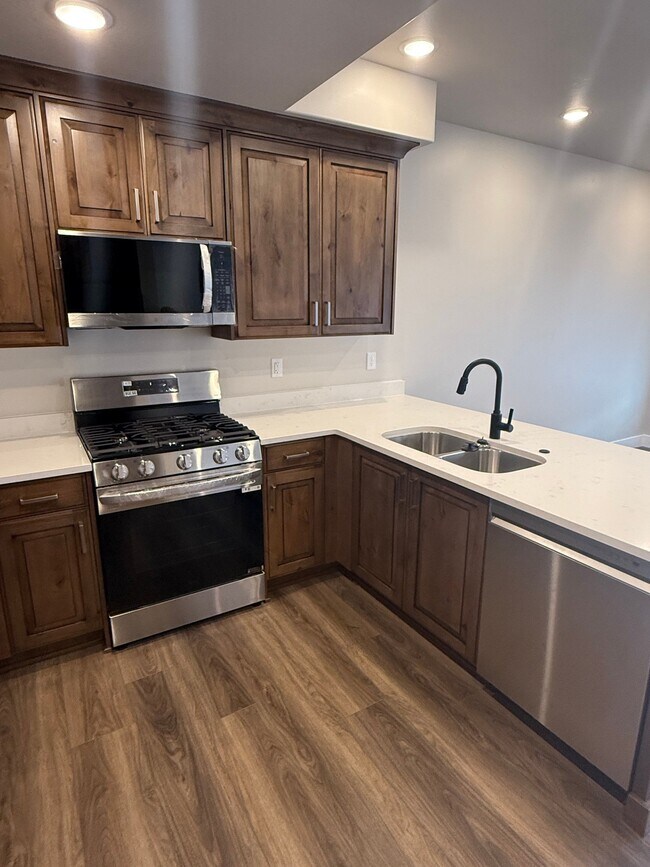 Building Photo - 3090 E Thorley Dr