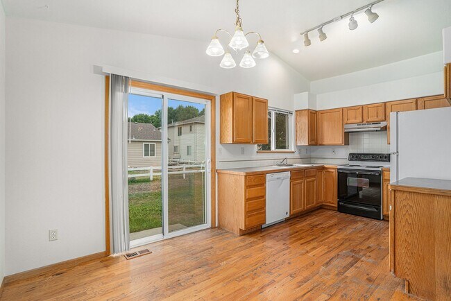 Building Photo - Recently Updated 3Bd 2bath Ranch