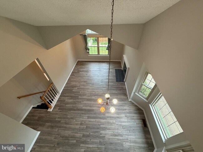Building Photo - 2206 Brookhaven Dr
