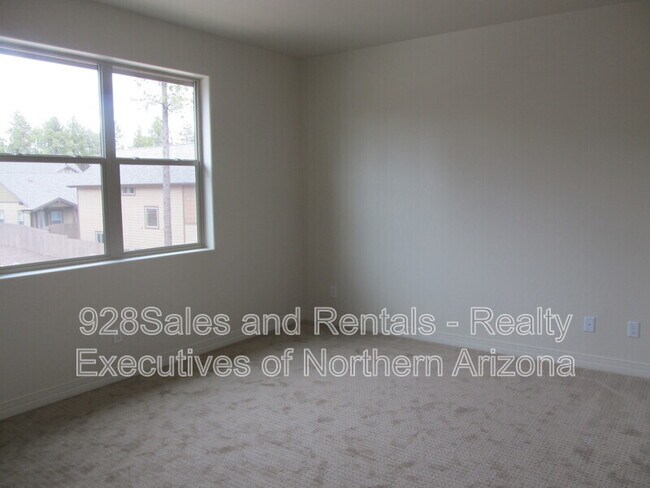 Building Photo - 2595 W Pollo Cir