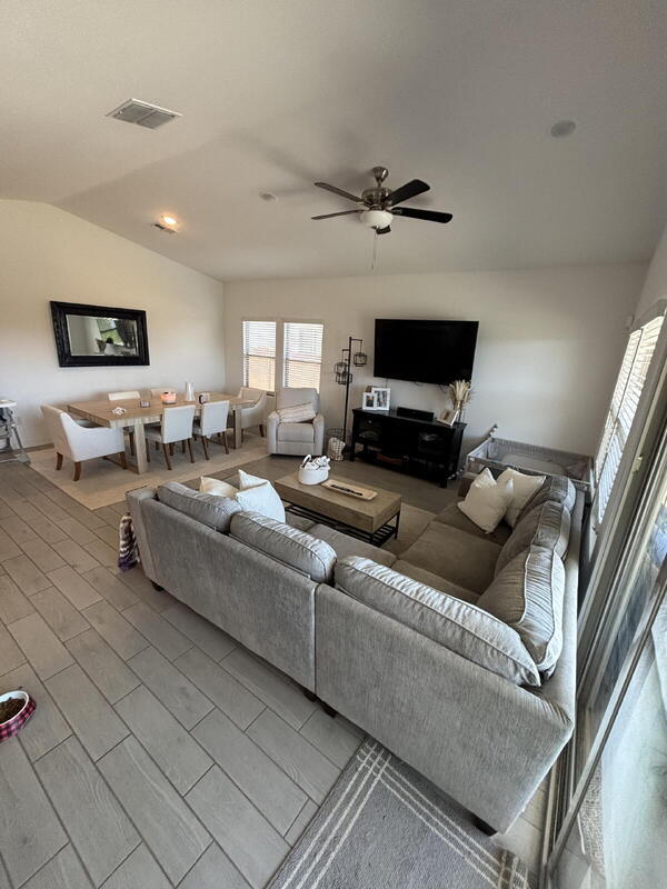 Building Photo - 40525 Bravo Dr