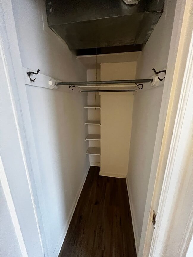 Building Photo - 422 S 5th Ave