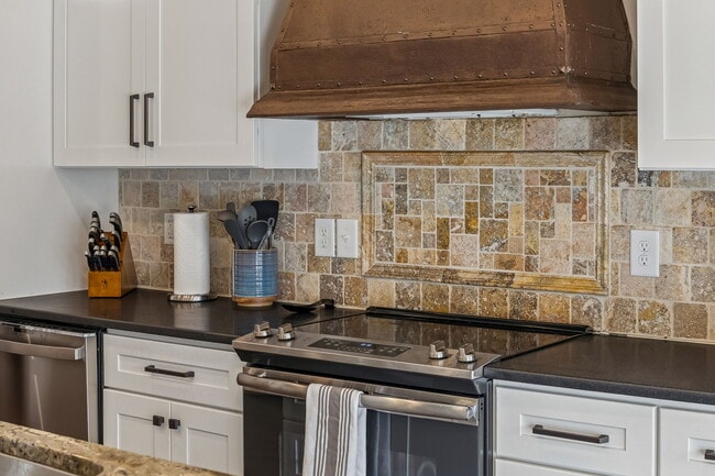 Building Photo - 594 Lake Haven Dr