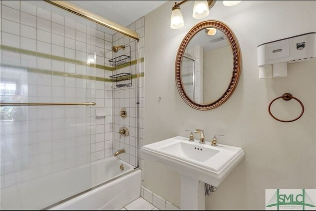 Building Photo - 2 BED | 2 BATH | DOWNTOWN CONDO