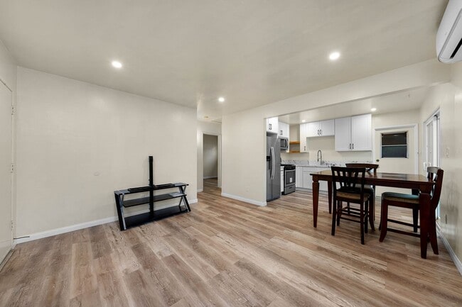 Building Photo - Beautiful newly renovated home available n...