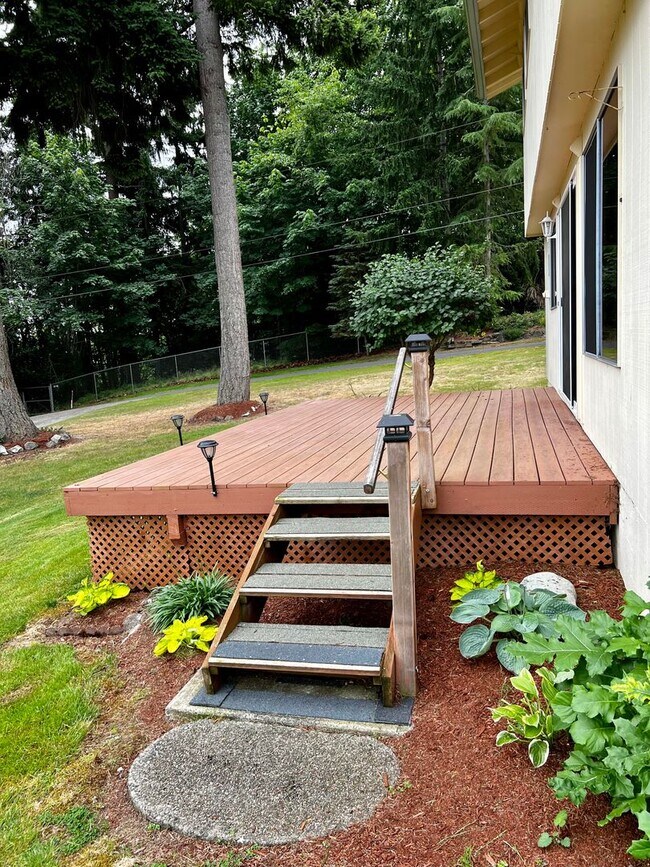 Building Photo - Beautiful home with a view in Bremerton.