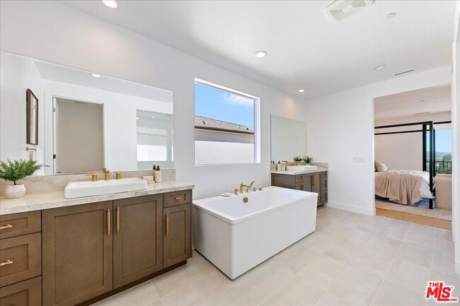 Building Photo - 22810 Seaqua Cir