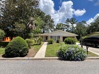 Building Photo - Beautiful 4/2 in Lakewood Estates