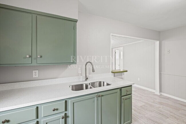 Building Photo - DON'T MISS OUT ON THIS BERCLAIR BEAUTY!!!!!!! Section 8 Welcomed !!!!