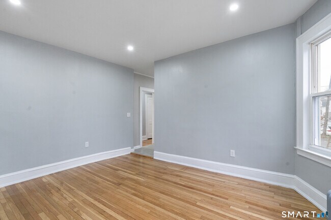 Building Photo - 30-32-32 Fenwick St