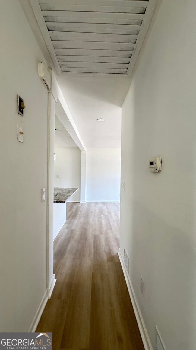 Building Photo - 723 Sheffield Rd