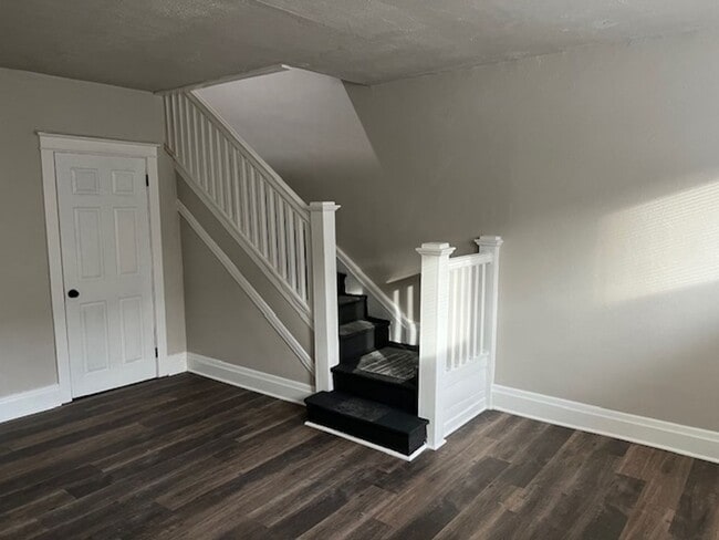 Building Photo - $1,300 Harrisburg 3 bedroom house for rent