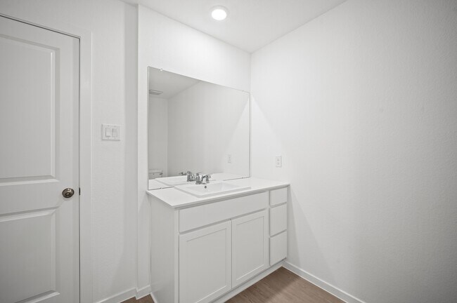 Building Photo - 702 Umbrella Tree Dr