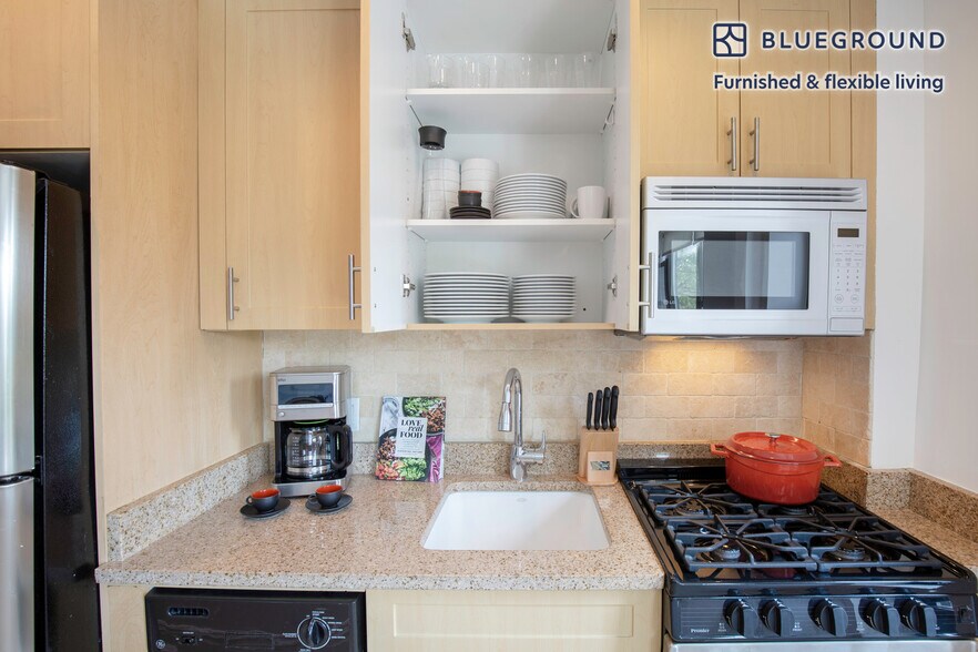 Building Photo - 10 Downing St