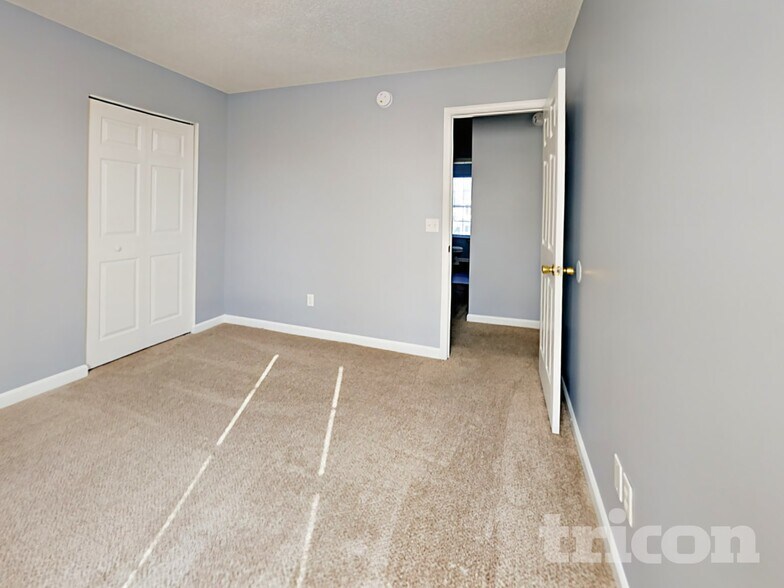 Building Photo - 410 Fox Trot Dr