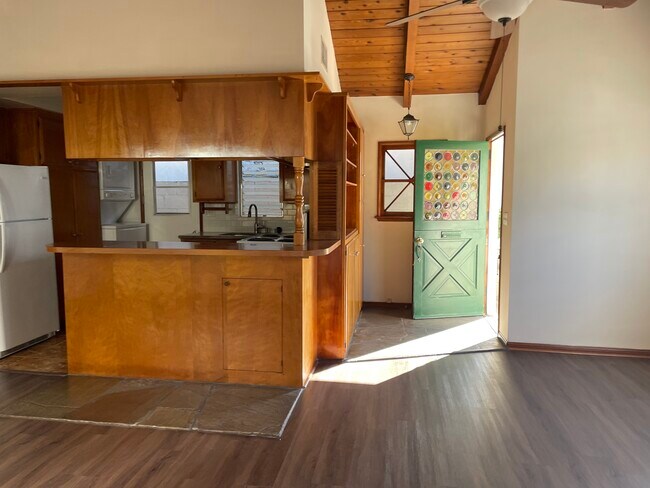 Entrance - 210 Apolena Ave
