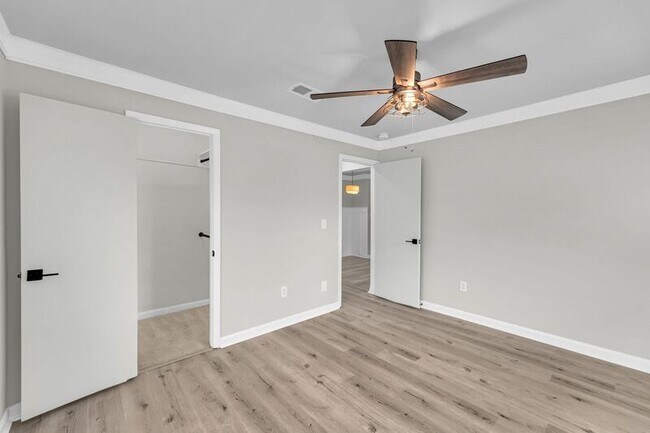 Building Photo - 266 Alexandra Dr