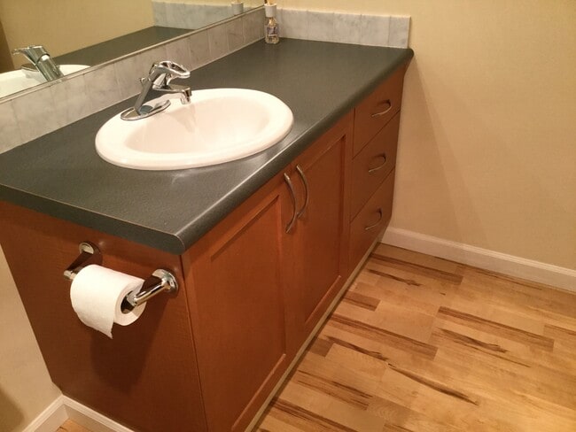 Building Photo - Beautiful Unit in Downtown Bellevue!
