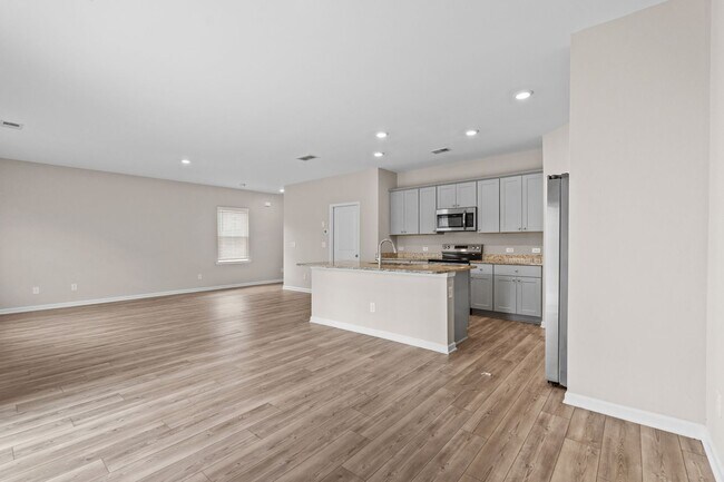 Building Photo - 4 Bedroom Single Family Home In Pendergrass!