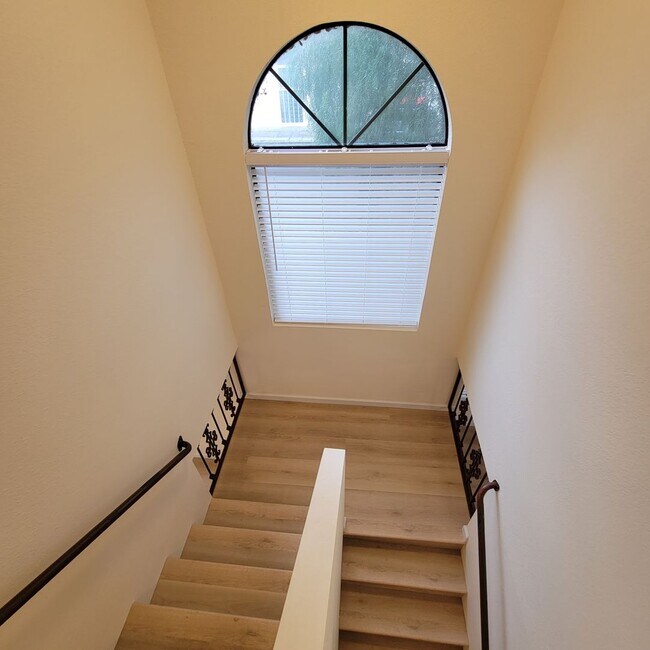 Building Photo - 931 Estudillo St