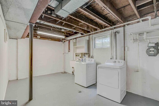 Building Photo - 9703 Stoneham Terrace