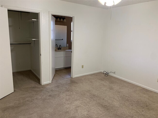 Building Photo - 222 Lemonwood Dr