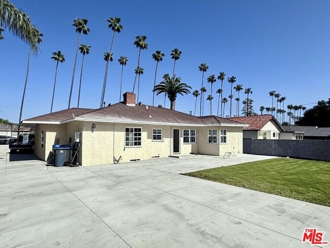 Building Photo - 1219 N Azusa Ave