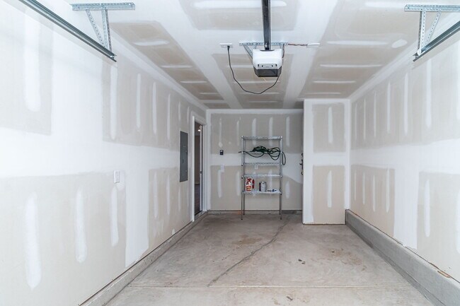 Building Photo - 211 Seymour Vlg Dr