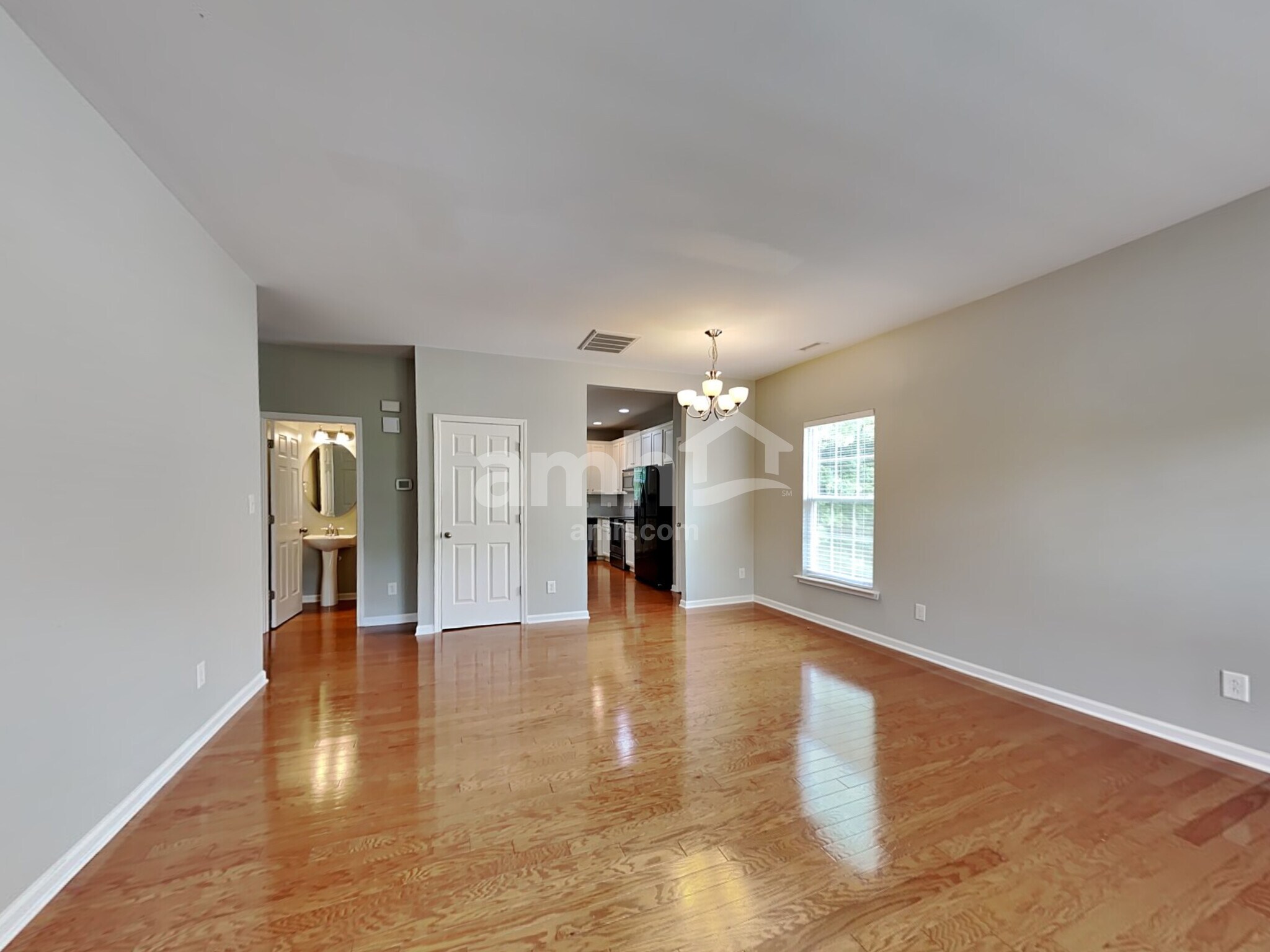 Building Photo - 1525 Essexwood Dr