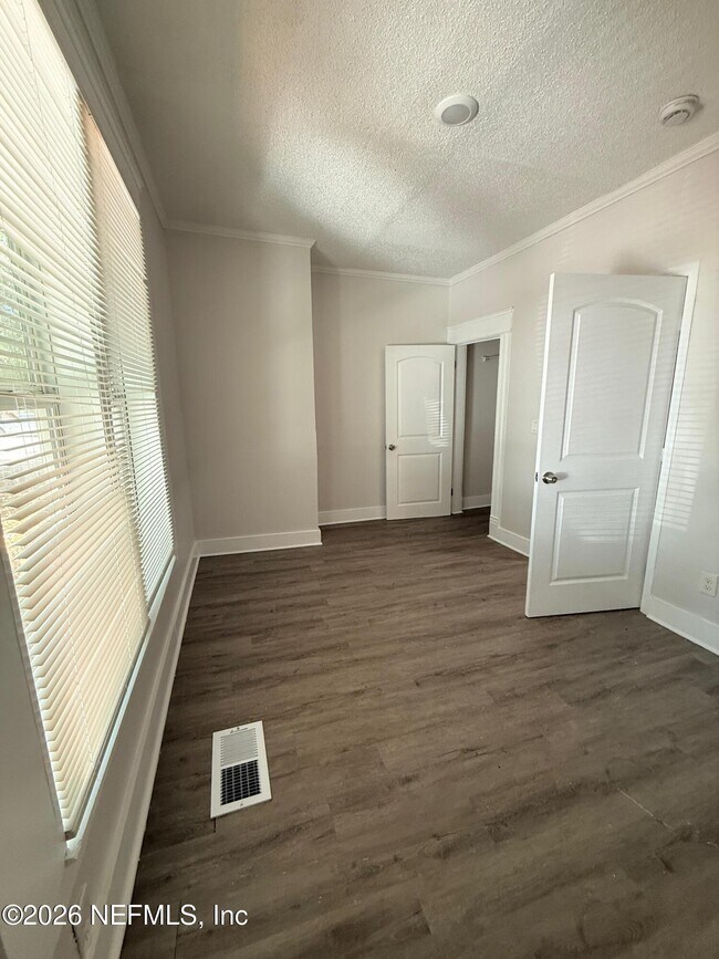 Building Photo - 1226 Clark St