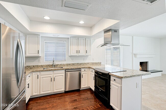 Building Photo - 5423 E Justine Rd