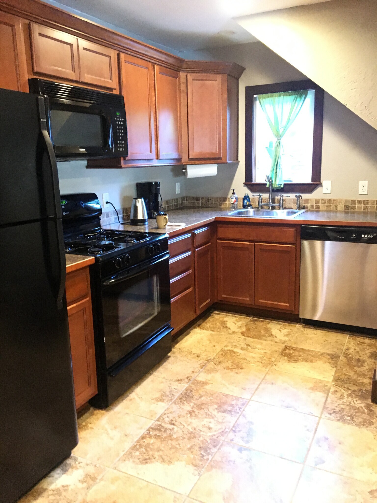 kitchen - 908 E Sherman Ave
