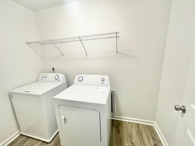 Building Photo - 3 br Paired Home minutes from I-77 and I-40 READY MARCH 31st