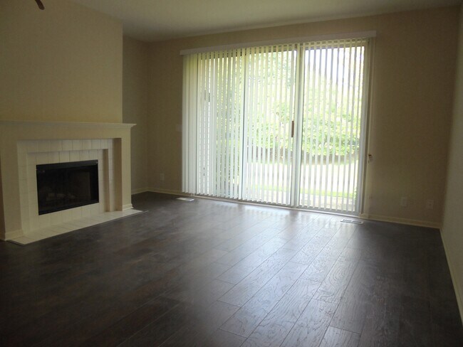 Building Photo - 1454 Walnut Hill Ave