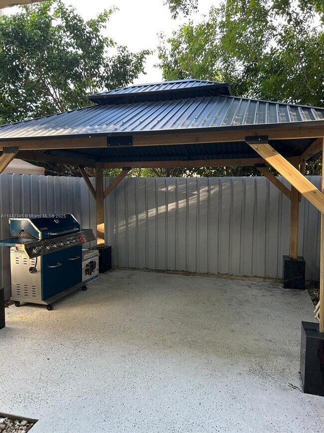Building Photo - 6345 SW 138th Ct