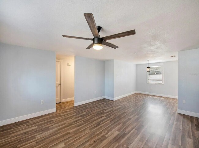 Building Photo - 5804 Elena Dr