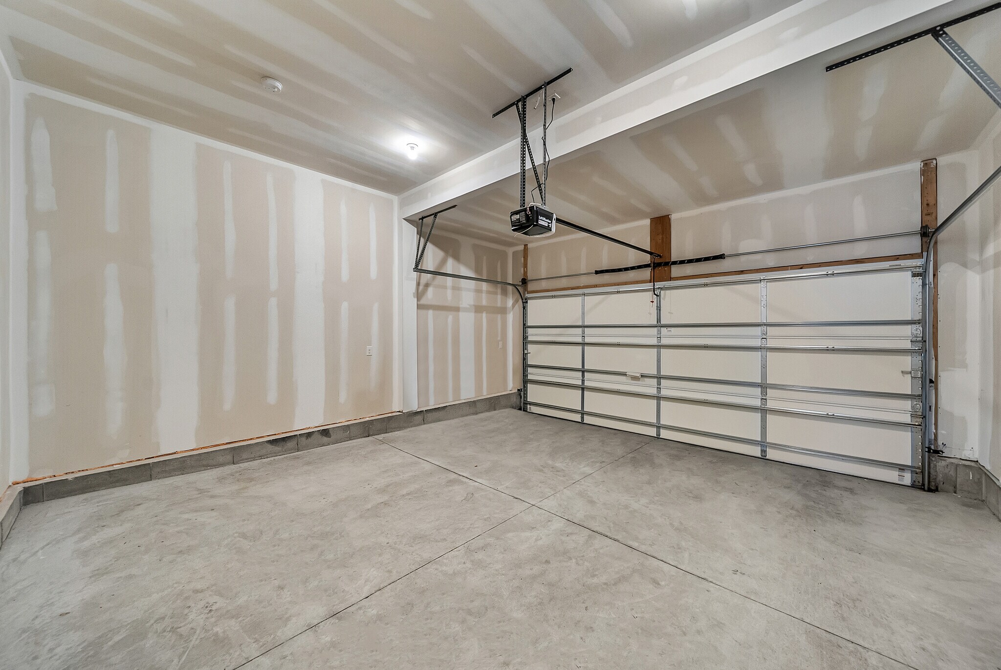 Building Photo - 5 Chestnut Crk