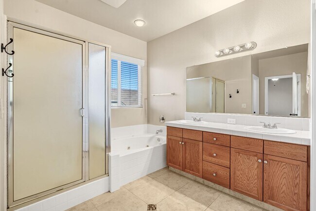 Building Photo - 5629 N Citrus Ln