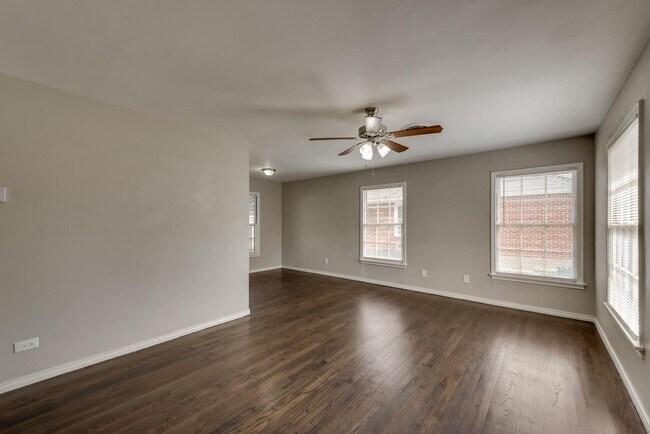 Building Photo - 11107 Stallcup Dr