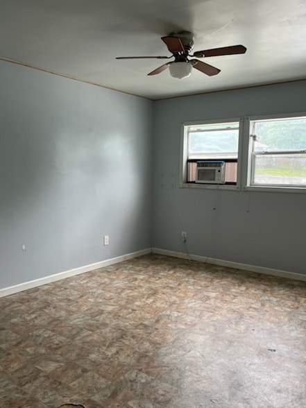 Building Photo - 310 N Springfield Ave