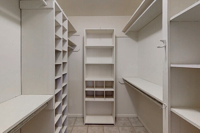 Building Photo - 1407 Skrivanek Ct