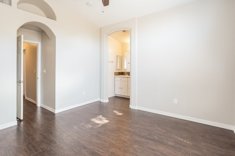 Building Photo - 867 E Morelos St